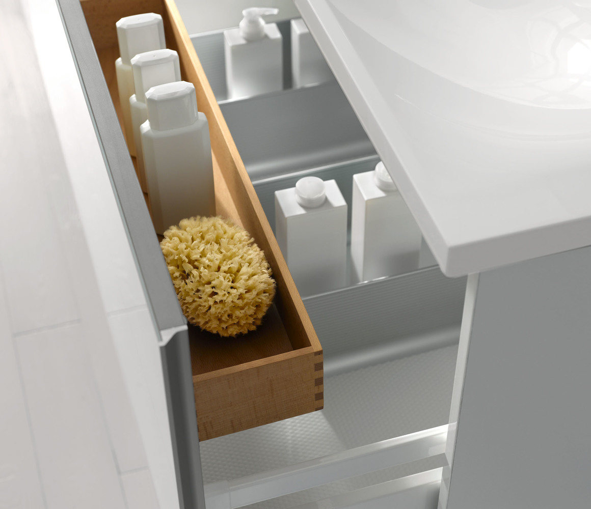 KEUCO Royal Reflex washbasin with vanity unit, interior detail