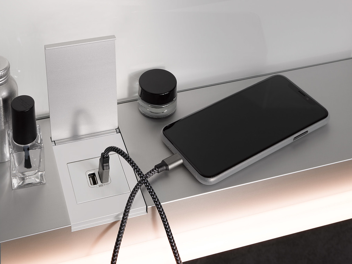 ROYAL MODULAR 2.0 Interior USB socket